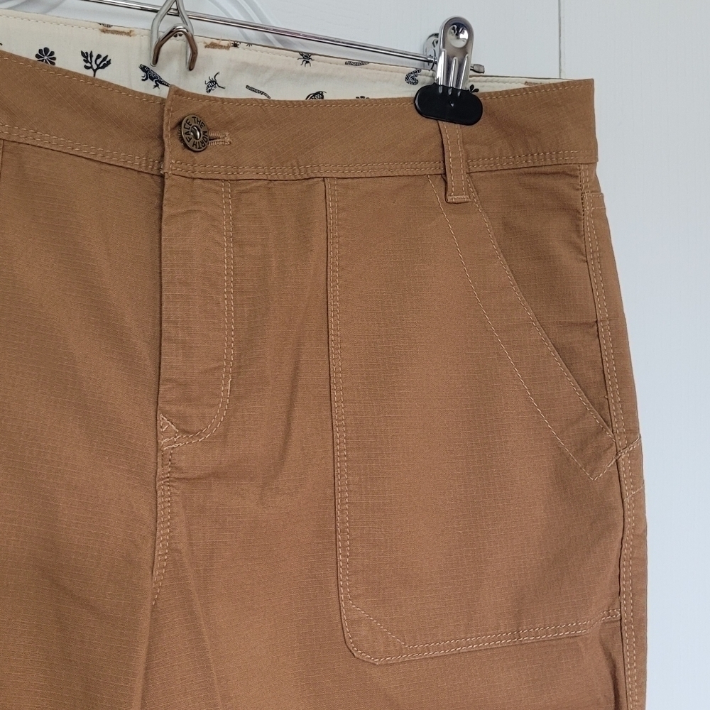 The North Face Khaki Capri Pants - Picture 8 of 9